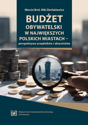 Okładka z ciemnoniebieskim panelem zawierającym tytuł w kontrastowej bieli i beżu. Poniżej zdjęcie monet i lupy, przez którą widać wieżowiec na tle miasta. Na dole logo wydawnictwa.